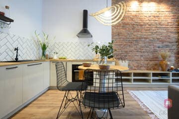 Otwarta kuchnia z jadalnią w mieszkaniu w stylu CountryHouse w Łodzi