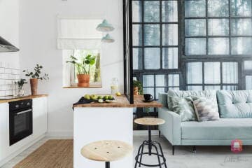 Widok na kuchnię i salon oryginalnego mieszkania przy parku w Łodzi