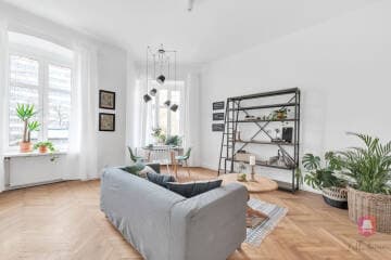 Salon z jadalnią w mieszkaniu w stylu Urban Jungle