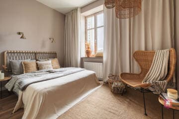 Przytulna sypialnia w apartamencie Orient Desert na sprzedaż w Łodzi Sypialnia w kolorach pustyni w apartamencie Orient Desert