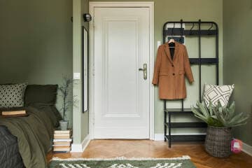 Wejście i miejsce do przebrania się - mieszkanie Green Loft na sprzedaż w Łodzi Widok na drzwi wejściowe do mieszkania Green Loft w Łodzi